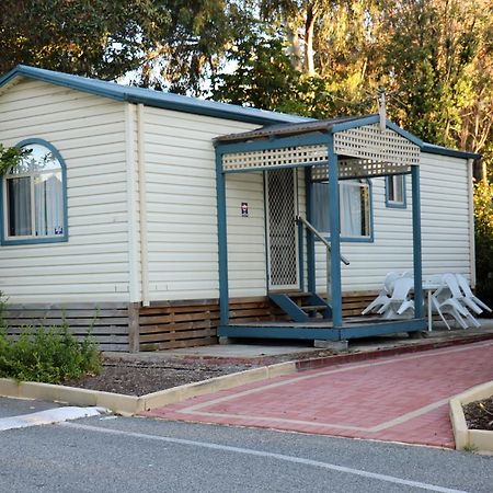 Acclaim Kingsway Tourist Park Hotel Madeley Bagian luar foto