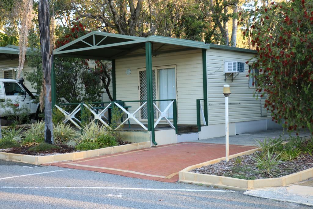 Acclaim Kingsway Tourist Park Hotel Madeley Bagian luar foto