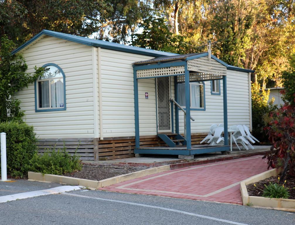 Acclaim Kingsway Tourist Park Hotel Madeley Bagian luar foto