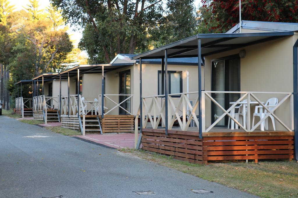 Acclaim Kingsway Tourist Park Hotel Madeley Bagian luar foto
