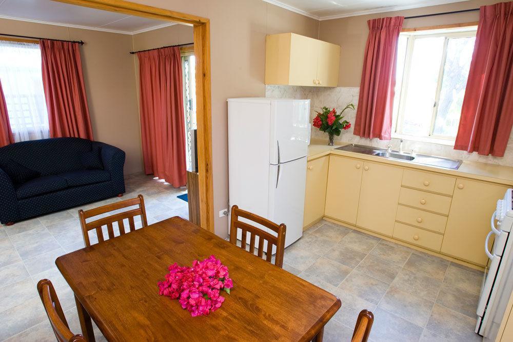 Acclaim Kingsway Tourist Park Hotel Madeley Bagian luar foto
