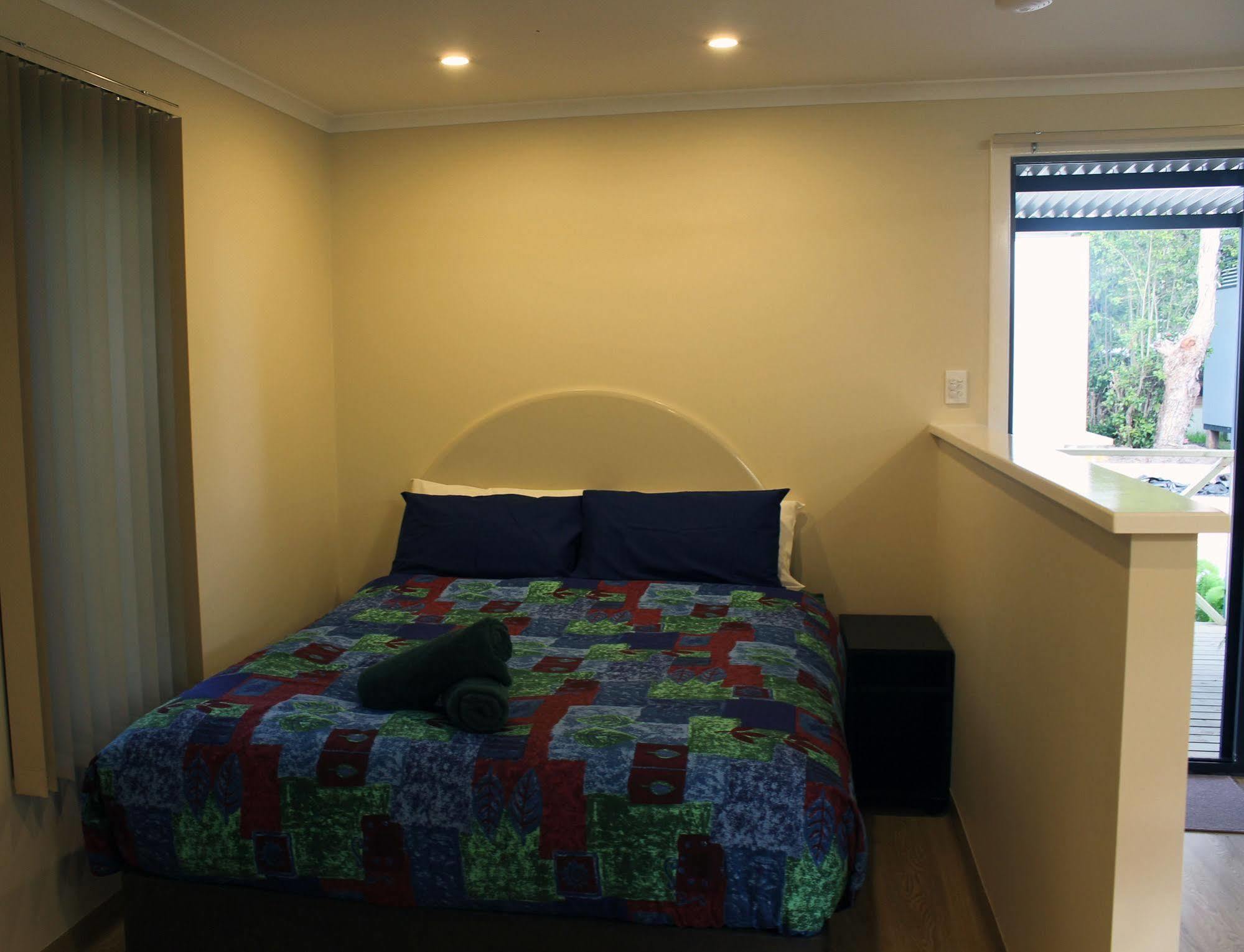 Acclaim Kingsway Tourist Park Hotel Madeley Bagian luar foto